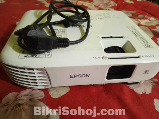 EPSON LCD PROJECTOR